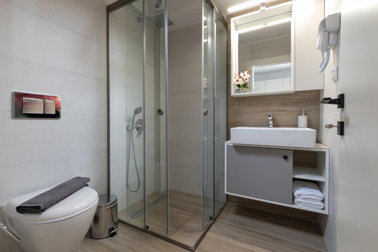 Sky Luxury Suites Sarti Ngoại thất bức ảnh